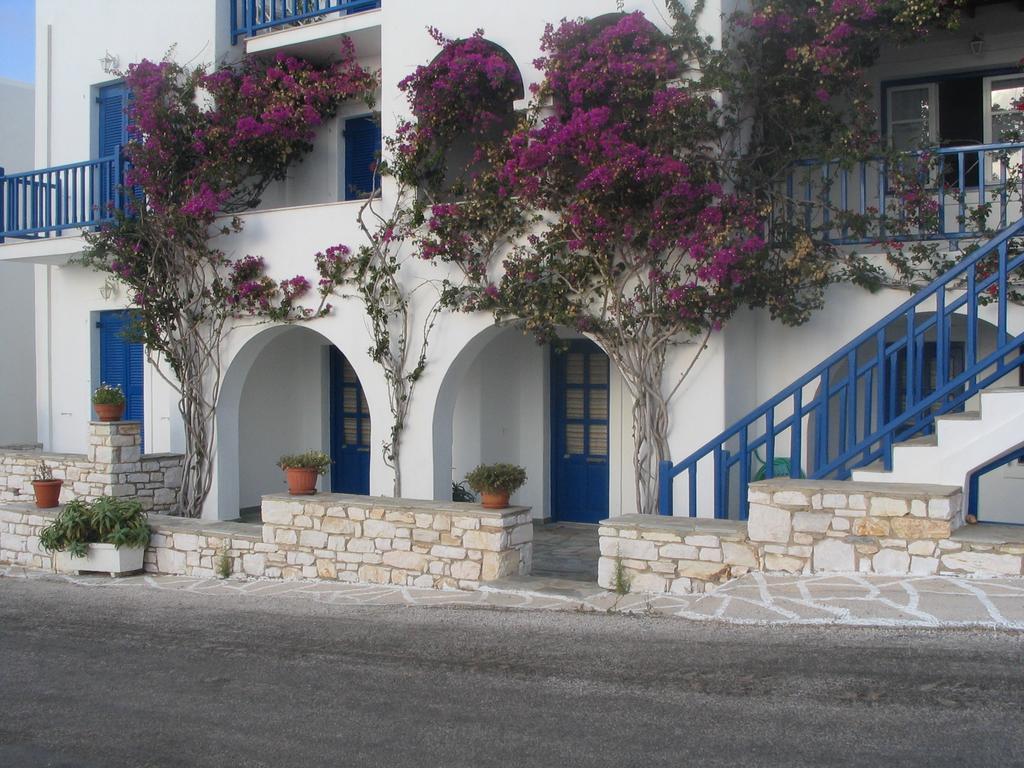 Отель Bocamviglies By The Sea Науса Экстерьер фото